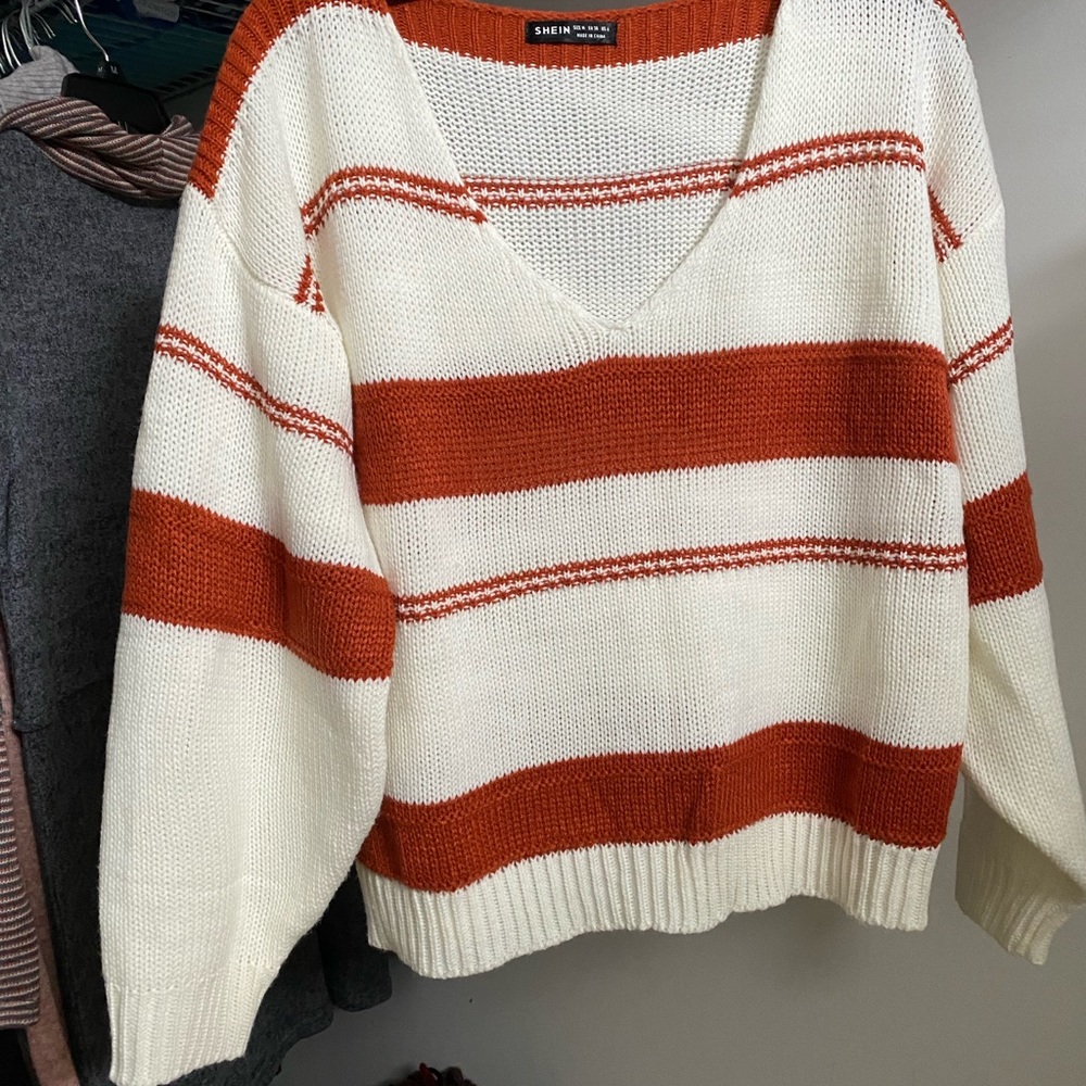 CROP KNIT V-NECK SWEATER